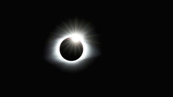 The solar eclipse creates the effect of a diamond ring at totality as seen from Clingmans Dome in the Great Smoky Mountains National Park, Tennessee - Sputnik Узбекистан