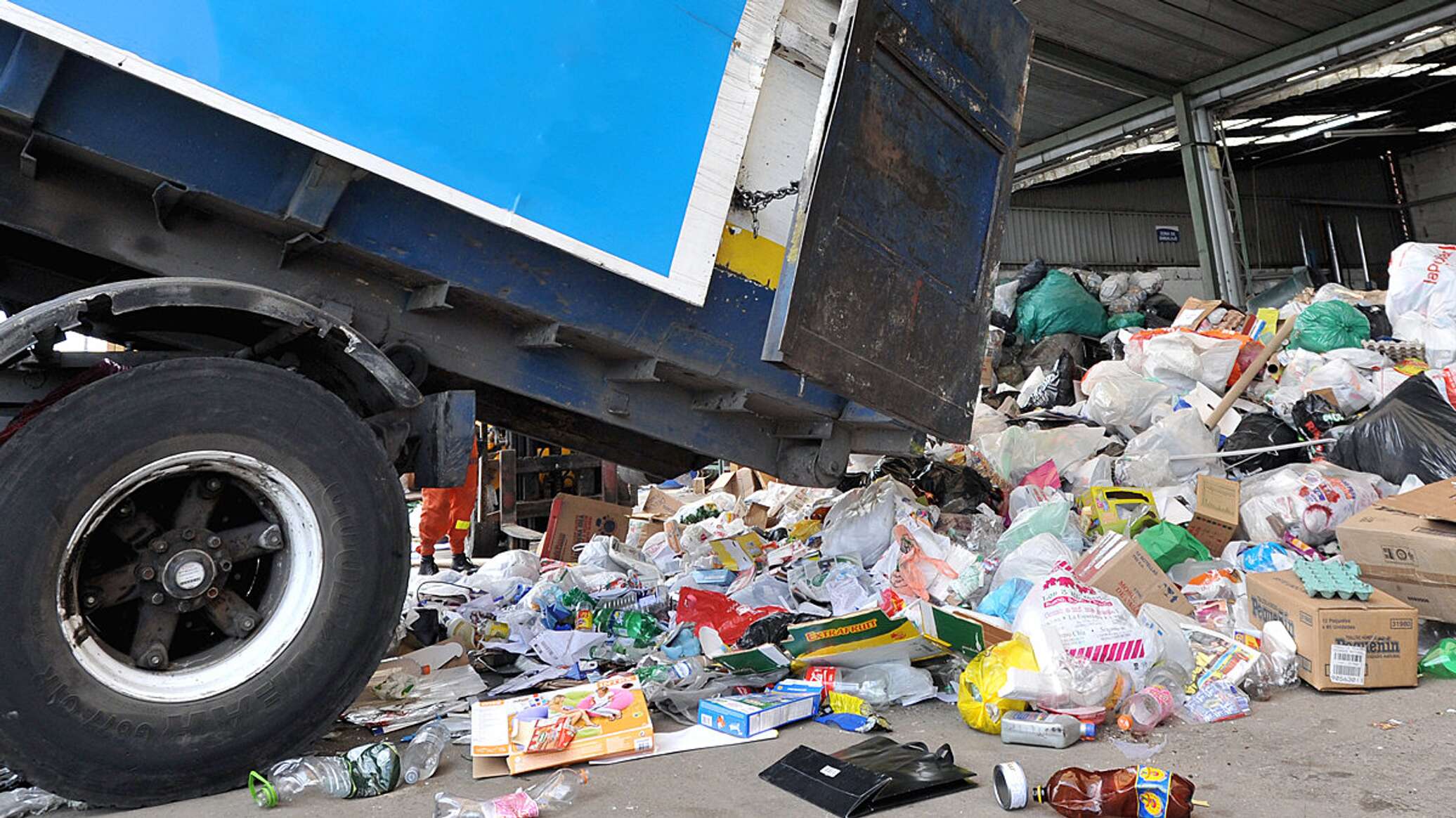 Transvestitlarning porno onanizm orgazmlari Ubanda katta eshaklarning surati