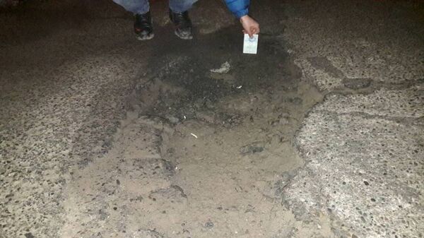 Выбоина на асфальте Выбоина на асфальте - Sputnik Узбекистан