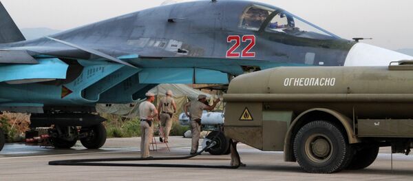 Российская боевая авиация на аэродроме в Сирии Российская боевая авиация на аэродроме в Сирии - Sputnik Узбекистан