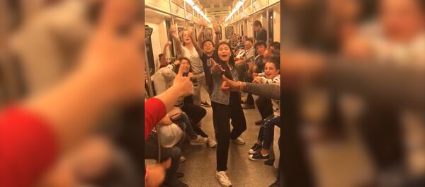 Участники проекта Ты супер! Танцы станцевали в московском метро - Sputnik Узбекистан