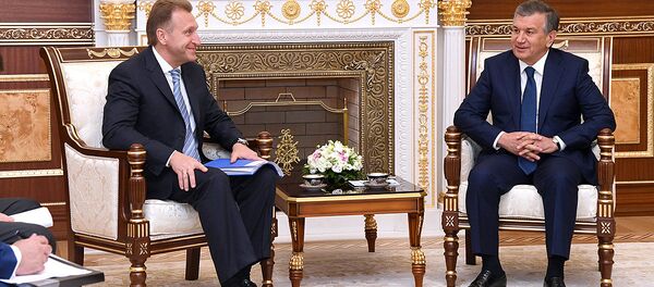 Президент Республики Узбекистан Шавкат Мирзиёев 23 августа принял первого заместителя председателя правительства Российской Федерации Игоря Шувалова. Президент Республики Узбекистан Шавкат Мирзиёев 23 августа принял первого заместителя председателя правительства Российской Федерации Игоря Шувалова. - Sputnik Узбекистан