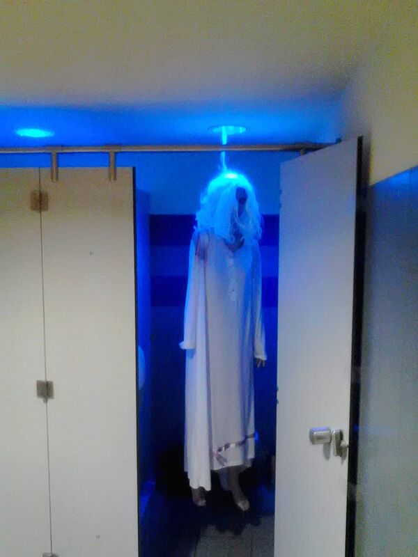 Манекен в уборной - Sputnik Узбекистан