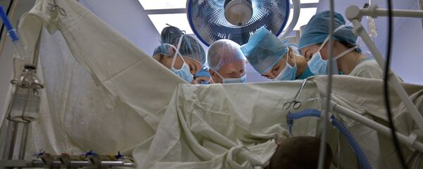 Во время операции по пересадке донорской почки Во время операции по пересадке донорской почки - Sputnik Ўзбекистон