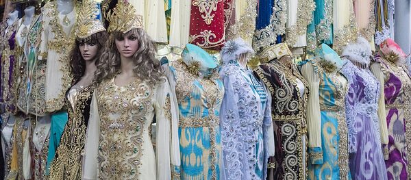 Одежда на рынке в Ташкенте - Sputnik Узбекистан