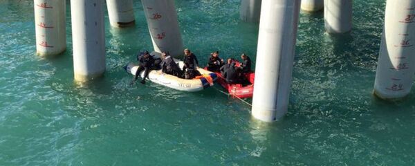 На Кубани автобус с рабочими упал в море На Кубани автобус с рабочими упал в море - Sputnik Узбекистан
