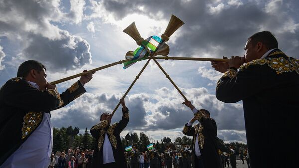 Шествие участников фестиваля Спасская башня - Sputnik Узбекистан