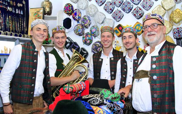 Участники музыкального фестиваля Шарк тароналари - Sputnik Узбекистан