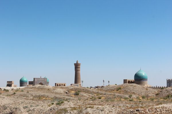 Вид на город из цитадели Арк в Бухаре Вид на город из цитадели Арк в Бухаре - Sputnik Ўзбекистон