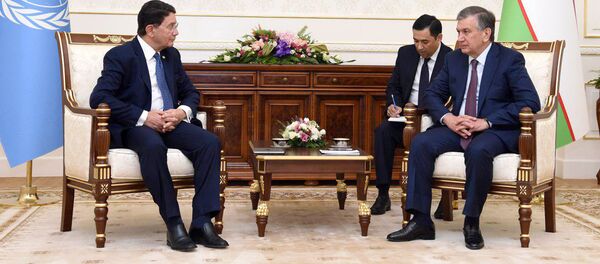 Президент Республики Узбекистан Шавкат Мирзиёев 27 августа в г. Самарканде принял генерального секретаря Всемирной туристской организации ООН Талеба Рифаи - Sputnik Узбекистан