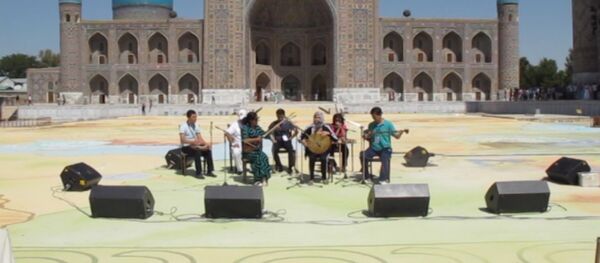 Репетиция ансамблей на площади Регистан Репетиция ансамблей на площади Регистан - Sputnik Узбекистан