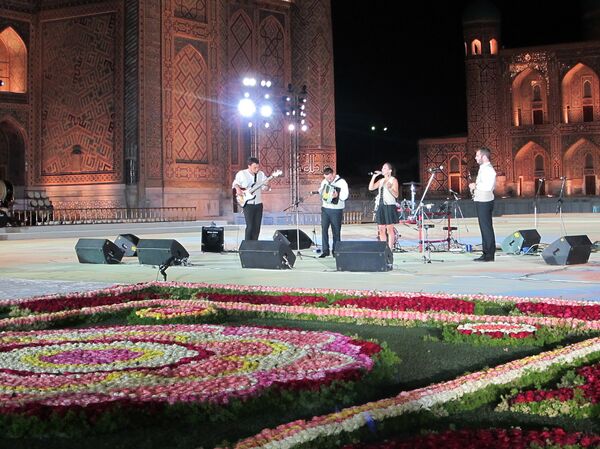 Группа DS Band из Франции на фестивале Шарк тароналари Группа DS Band из Франции на фестивале Шарк тароналари - Sputnik Узбекистан