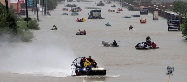Улица Хьюстона, затопленная в результате урагана Харви. 28 августа 2017 Улица Хьюстона, затопленная в результате урагана Харви. 28 августа 2017 - Sputnik Ўзбекистон