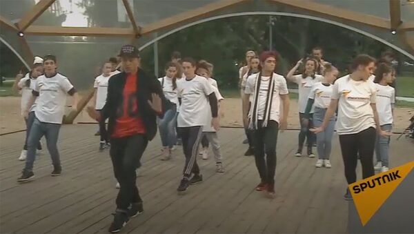LIVE: Мастер-класс танцевальной школы Тодес для участников шоу Ты супер! Танцы - Sputnik Узбекистан