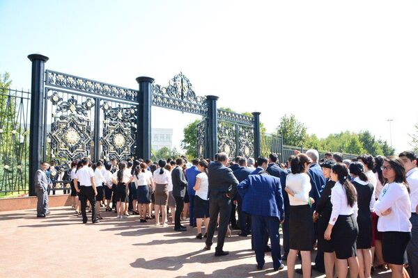 В Ташкенте открыли памятник первому президенту Узбекистана Исламу Каримову В Ташкенте открыли памятник первому президенту Узбекистана Исламу Каримову - Sputnik Узбекистан