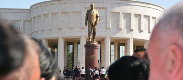 В Ташкенте открыли памятник первому Президенту Узбекистана Исламу Каримову В Ташкенте открыли памятник первому Президенту Узбекистана Исламу Каримову - Sputnik Ўзбекистон