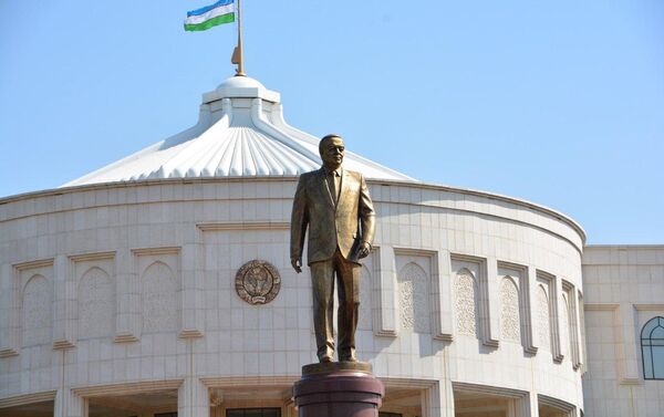 V Tashkente otkrili pamatnik pervomu Prezidentu Uzbekistana Islamu Karimovu - Sputnik O‘zbekiston