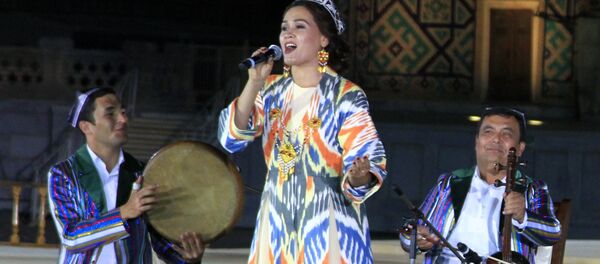 Выступление узбекского ансамбля Выступление узбекского ансамбля - Sputnik Узбекистан