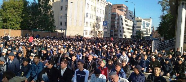 В Москве прошло чтение намаза Ийд Курбан В Москве прошло чтение намаза Ийд Курбан - Sputnik Ўзбекистон
