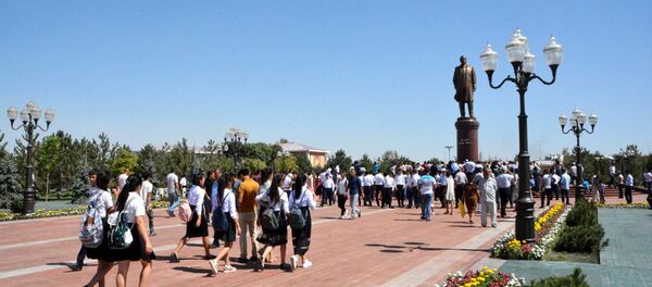 В центре Самарканда открыли памятник Исламу Каримову В центре Самарканда открыли памятник Исламу Каримову - Sputnik Узбекистан