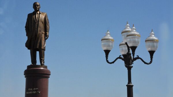 В центре Самарканда открыли памятник Исламу Каримову - Sputnik Узбекистан
