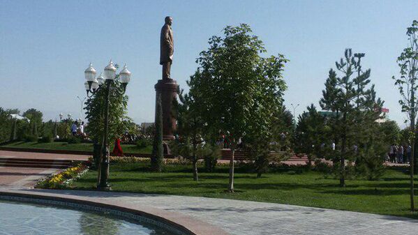 Вокруг памятника Исламу Каримову разбит парк - Sputnik Узбекистан