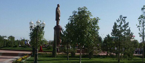 В центре Самарканда открыли памятник Исламу Каримову - Sputnik Узбекистан