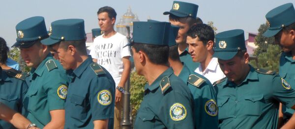 Ўзбек милиция ходимлари Ўзбек милиция ходимлари - Sputnik Ўзбекистон