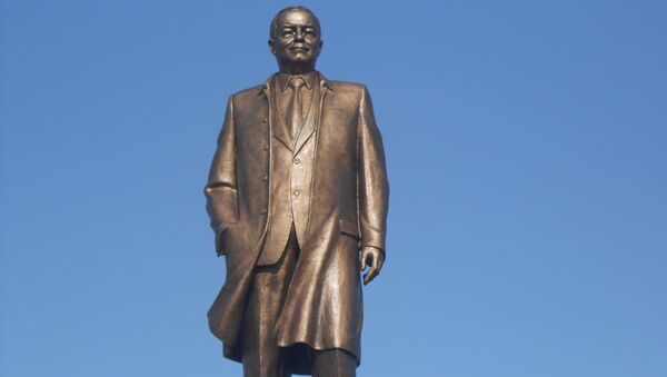 В центре Самарканда открыли памятник Исламу Каримову - Sputnik Узбекистан