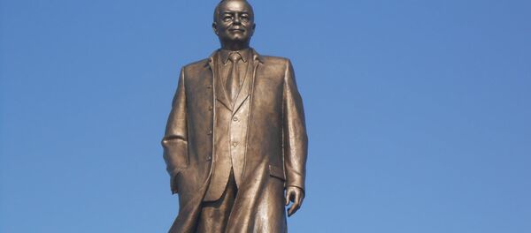 В центре Самарканда открыли памятник Исламу Каримову В центре Самарканда открыли памятник Исламу Каримову - Sputnik Узбекистан