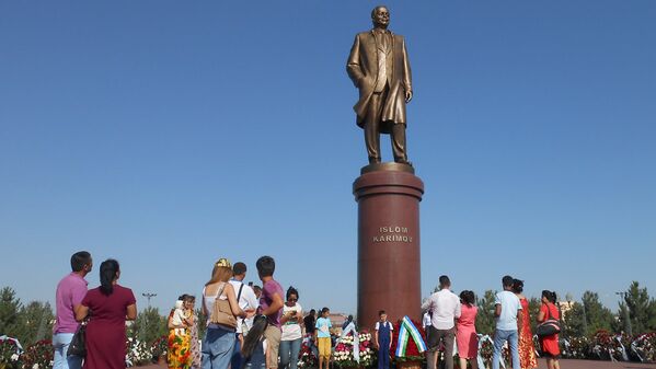 2 сентября 2017 года в Самарканде прошла церемония открытия памятника первому президенту Узбекистана Исламу Каримову. - Sputnik Узбекистан