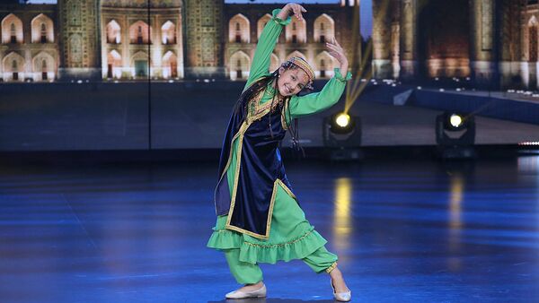 Выступление участниц из Узбекистана на конкурсе Ты супер! Танцы - Sputnik Узбекистан