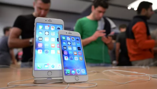 Продажа смартфонов iPhone 6s и iPhone 6s Plus - Sputnik Узбекистан
