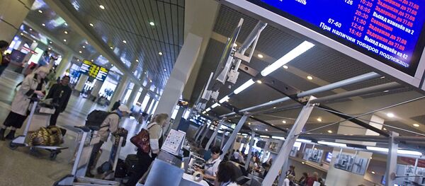 У стойки регистрации билетов в аэропорту Домодедово - Sputnik Узбекистан