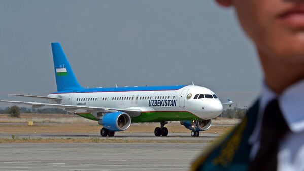 Самолет президента Узбекистана Шавката Мирзиёева приземлился в аэропорту Бишкека - Sputnik Узбекистан
