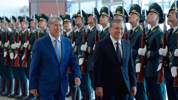 Президент Кыргызстана Алмазбек Атамбаев и президент Узбекистана Шавкат Мирзиёев - Sputnik Узбекистан