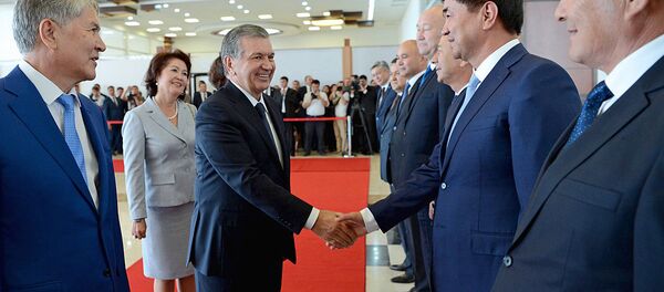 Президент Узбекистана Шавкат Мирзиёев прибыл в Кыргызстан с государственным визитом - Sputnik Узбекистан