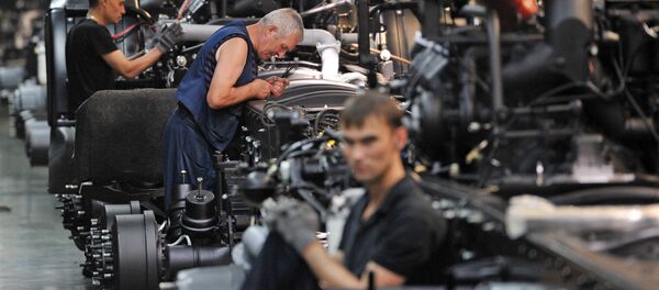 Рабочие в цехе сборки  - Sputnik Узбекистан