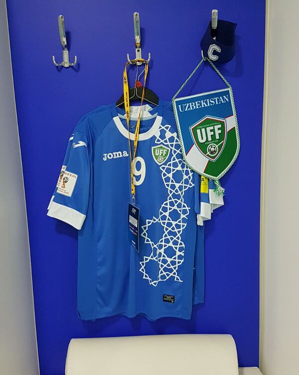 Раздевалка сборной Узбекистана перед матчем с Южной Кореей Раздевалка сборной Узбекистана перед матчем с Южной Кореей - Sputnik Узбекистан
