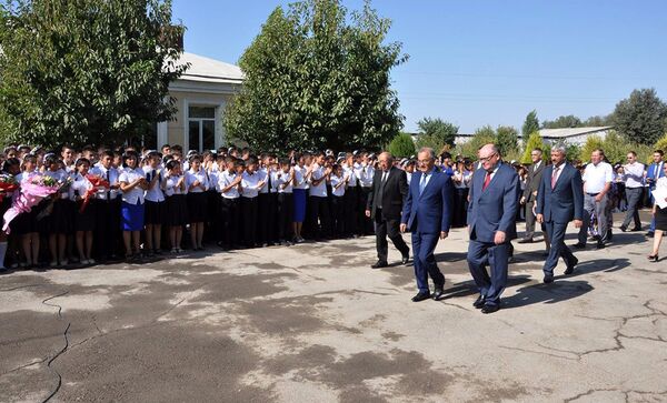 РЦНК в Ташкенте на открытии классов русского языка в Узбекистане РЦНК в Ташкенте на открытии классов русского языка в Узбекистане - Sputnik Узбекистан
