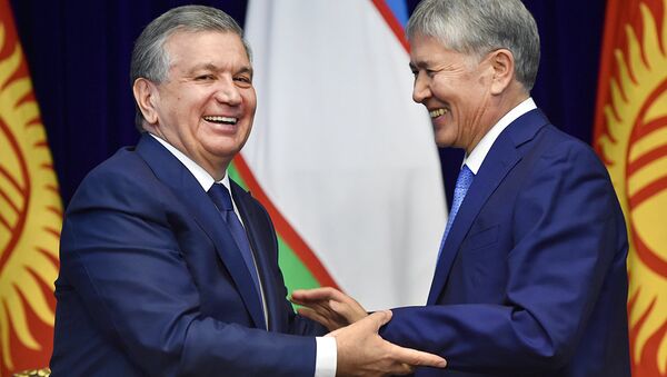 Президент Кыргызстана Алмазбек Атамбаев и глава Узбекистана Шавкат Мирзиёев - Sputnik Узбекистан