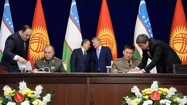 Президент Кыргызстана Алмазбек Атамбаев и президент Узбекистана Шавкат Мирзиёев - Sputnik Узбекистан