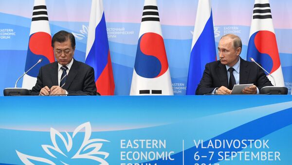 Prezident RF Vladimir Putin i prezident Respubliki Korei Mun Chje In - Sputnik O‘zbekiston