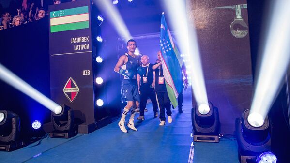 Узбекистанец Жасурбек Латыпов (до 52 кг) на чемпионате мира по боксу в Гамбурге - Sputnik Узбекистан