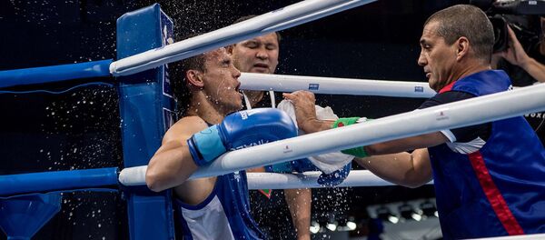 Боец сборной Узбекистана по боксу на чемпионате мира по боксу АИБА в Гамбурге, Германия Боец сборной Узбекистана по боксу на чемпионате мира по боксу АИБА в Гамбурге, Германия - Sputnik Ўзбекистон
