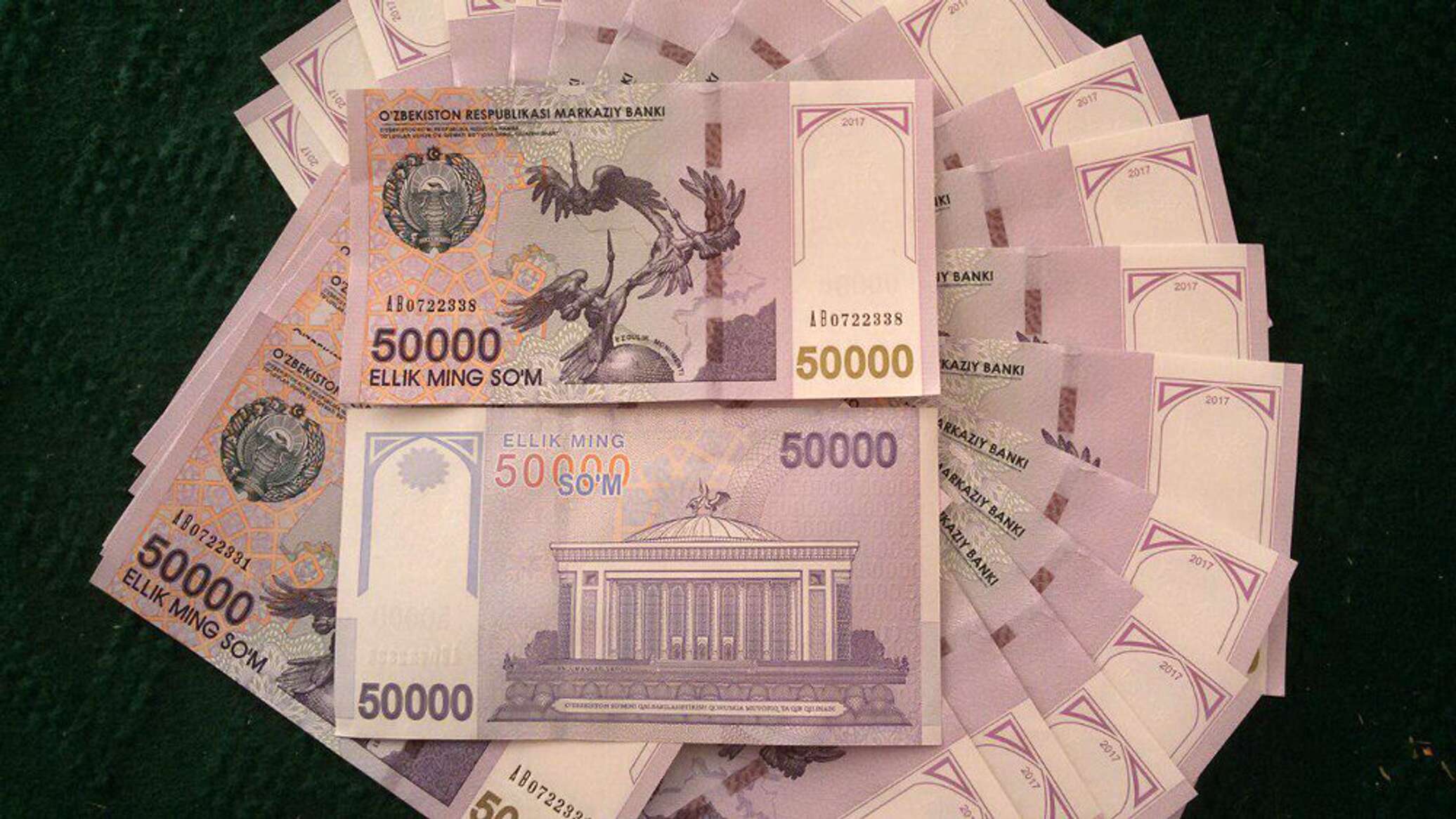Узбекский 50000. Узбекские деньги. Деньги Узбекистана 100000. 100 Тысяч сумов купюра. 100 000 Сум Узбекистан.
