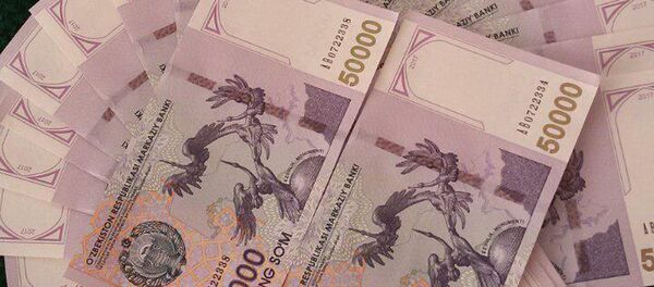 Купюры номиралом пятьдесят тысяч сум Купюры номиралом пятьдесят тысяч сум - Sputnik Ўзбекистон