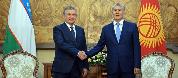 Президент Кыргызстана Алмазбек Атамбаев и Президент Узбекистана Шавкат Мирзиёев - Sputnik Узбекистан