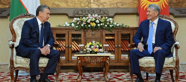 Prezident Kirgizstana Almazbek Atambayev i Prezident Uzbekistana Shavkat Mirziyoyev - Sputnik O‘zbekiston