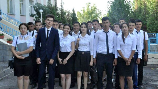 Студенты педагогического института в Чирчике - Sputnik Узбекистан
